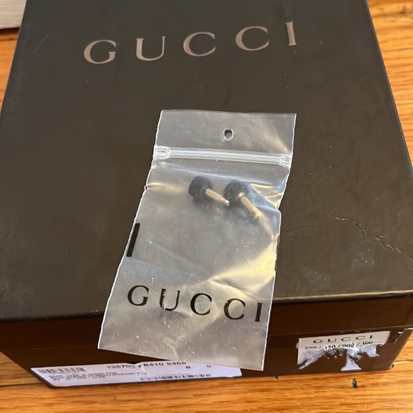 Gucci silk pumps size 9 comes with original box and spare pieces for heels - Picture 7 of 7